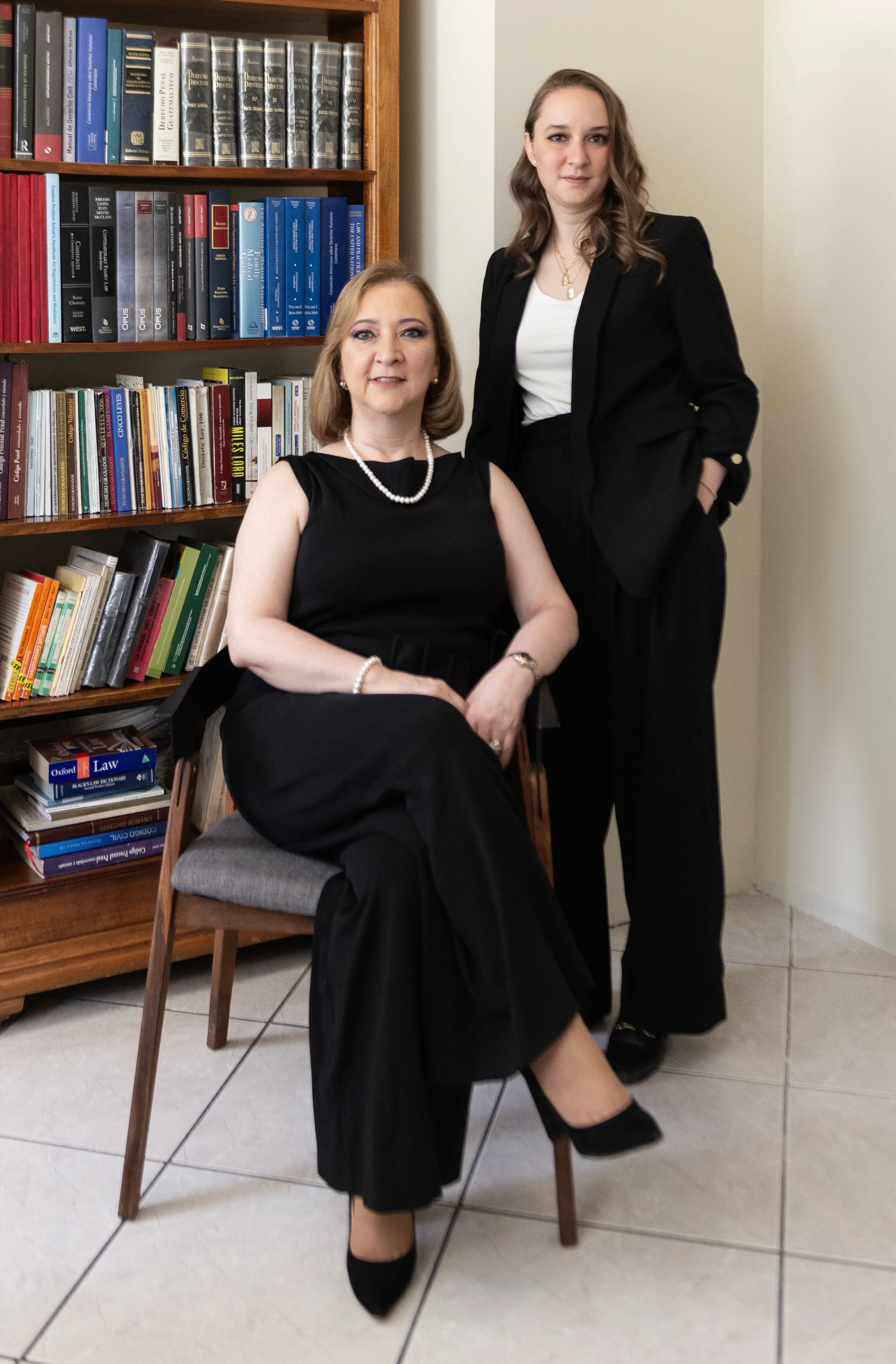 Equipo Torres de Wit & Asociados — madre e hija